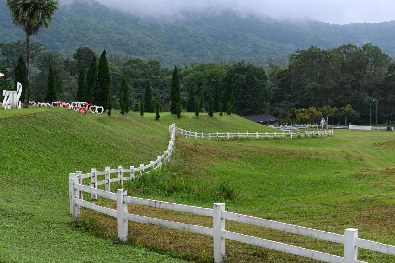 Swiss Valley Hip Resort Suan Phueng Exterior foto