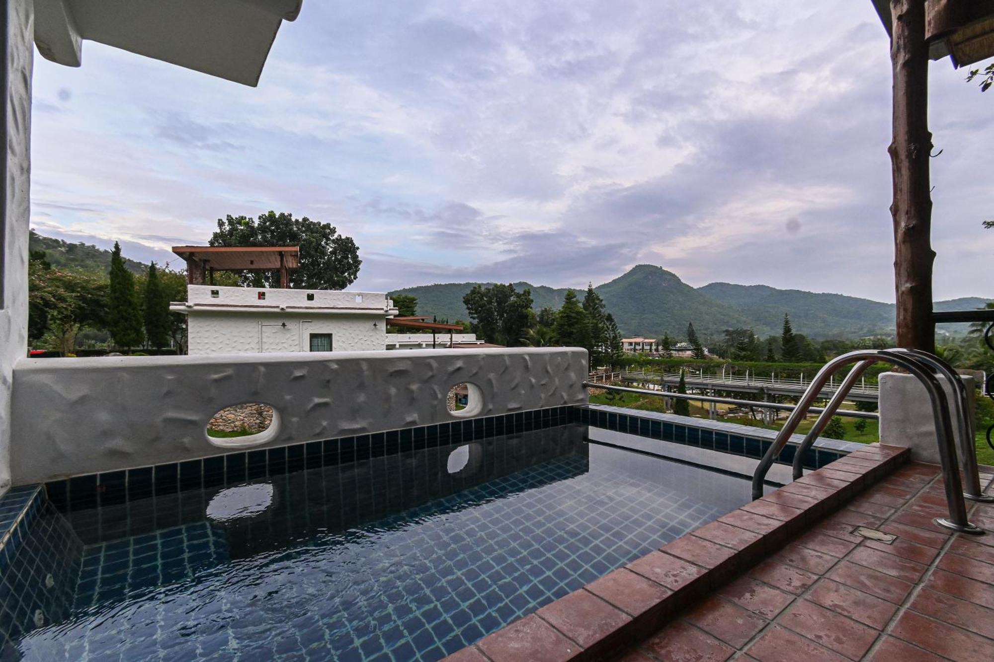 Swiss Valley Hip Resort Suan Phueng Habitación foto